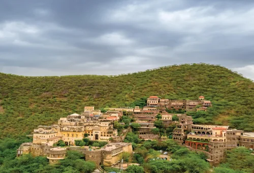 Best Neemrana Tour