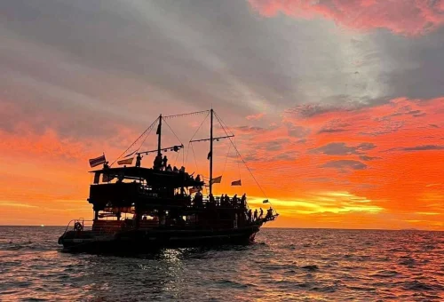 phi-phi-islands-pirate-boat-adventure-phuket-travel-store-6