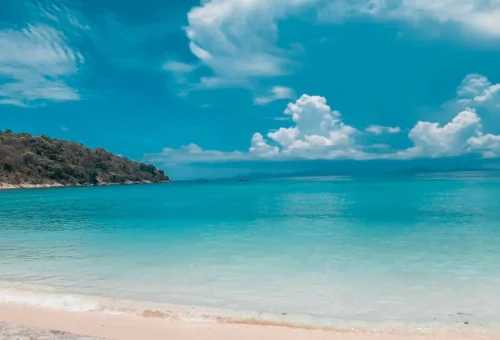 Raya Yai white sand beach and turquoise water Maldives of Thailand