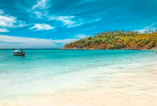 Raya Yai white sand beach and turquoise water Maldives of Thailand