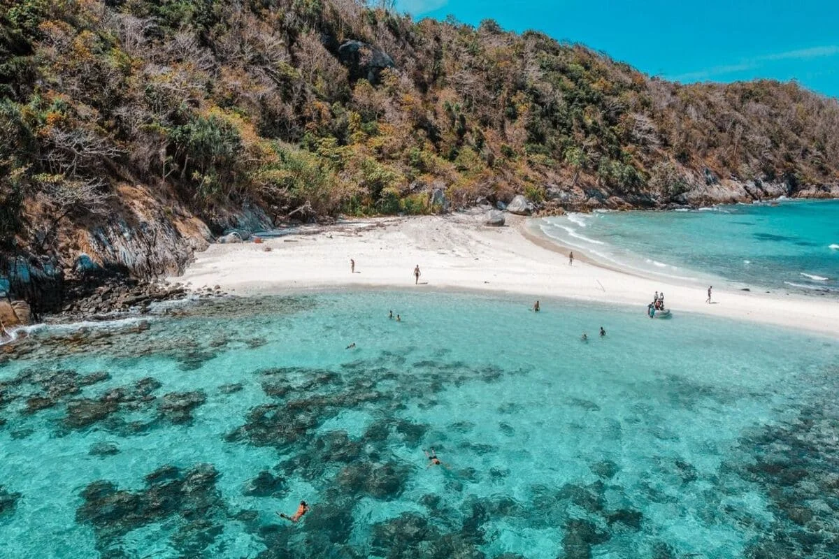 Raya Noi white sand beach and clear water for snorkeling from Phuket