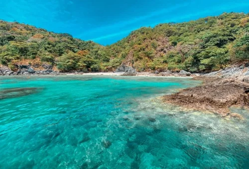 Raya Noi hidden tropical bay with turquoise water on Phuket island tour