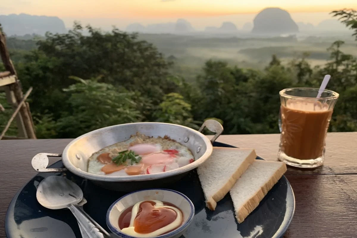 Private Krabi sunrise tour with Thai breakfast at Din Daeng Doi viewpoint