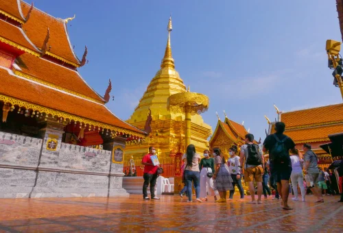 doi-suthep-visitors-golden-chedi-chiang-mai
