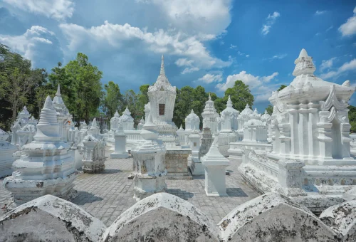 wat-suan-dok-temple-white-stupas-chiang-mai