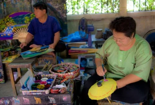 san-kamphaeng-handcrafted-thai-umbrellas-chiang-mai