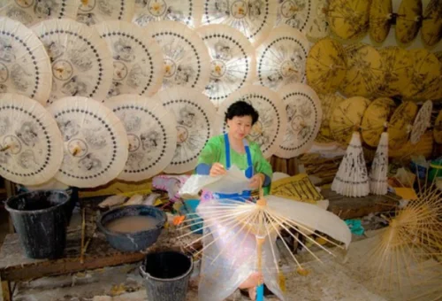 San Kamphaeng Artisan Painting Umbrella Chiang Mai