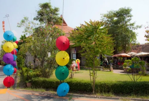 san-kamphaeng-handicraft-village-chiang-mai