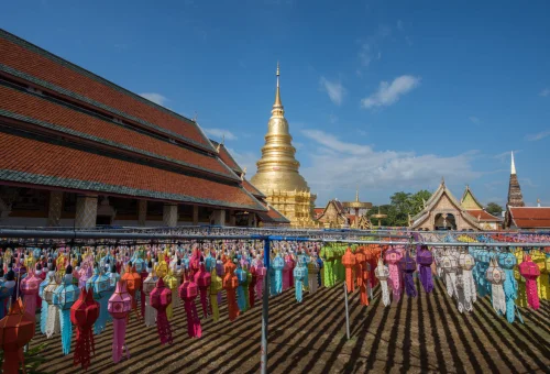 wat-phra-that-hariphunchai-lanterns-lamphun