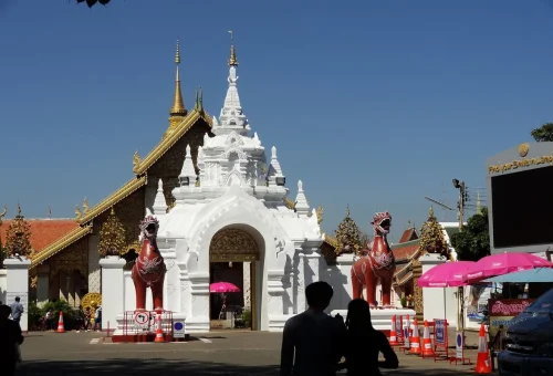 lamphun-historic-buddhist-temple-lanna-architecture