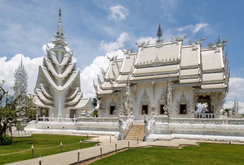 white-temple-wat-rong-khun-chiang-rai-private-tour