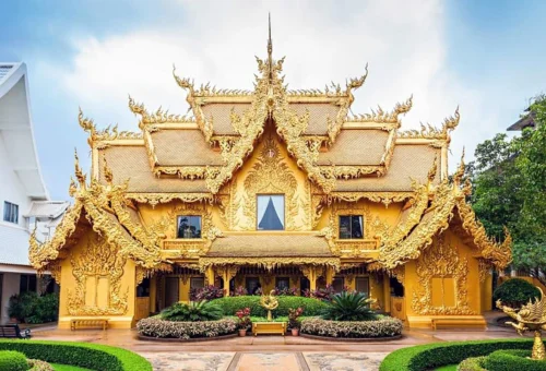 chiang-rai-golden-temple-thailand-tour