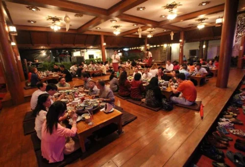 chiang-mai-traditional-khan-toke-dining-experience
