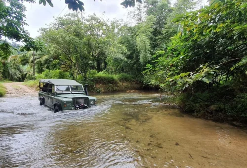 khao-lak-4x4-off-road-land-rover-river-crossing