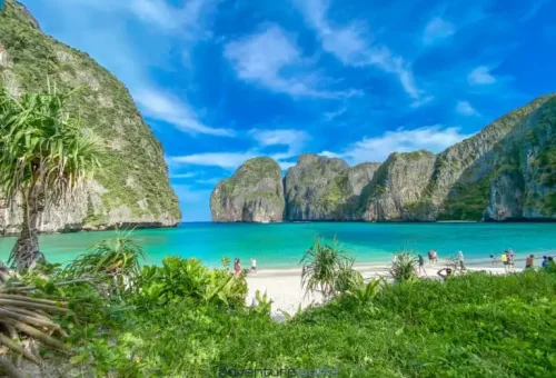 Iconic beach cove at Phi Phi Islands at sunrise with soft sand and limestone cliffs, evoking the famous ‘The Beach’ scenery”