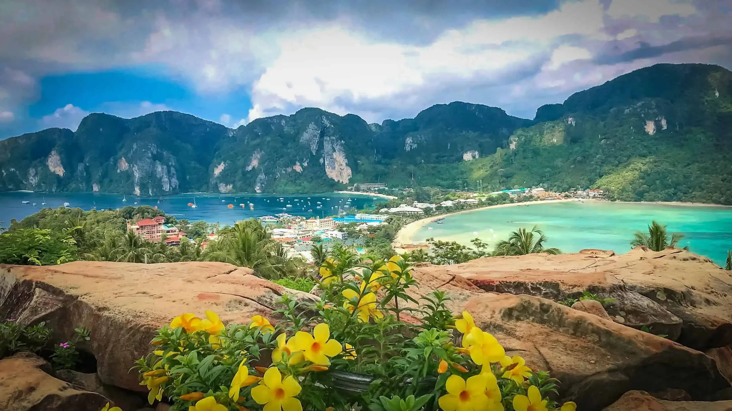 Stunning sunrise view from Phi Phi Don Viewpoint — twin bays, lush palm trees, and crystal-clear waters as seen on the X-Large Early Bird Phi Phi Islands tour.
