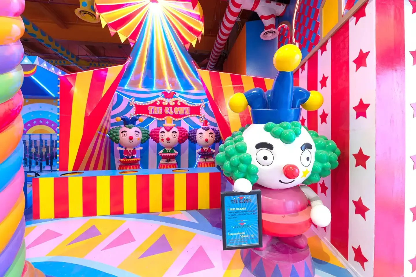 Brilliant fireworks lighting up the night sky above Carnival Magic Phuket’s grand finale show