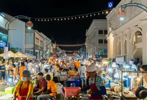 phuket-weekend-market-thalang-road-phuket-travel-store-1