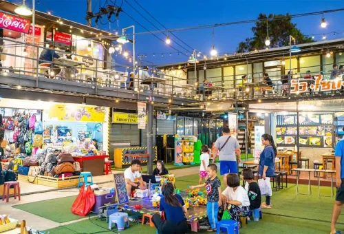 Visitors browsing souvenirs and accessories at Chillva Market at night