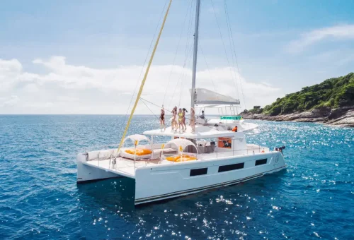 Scenic view of the Elizabeth private sailing yacht cruising in Phuket with Phuket Travel Store