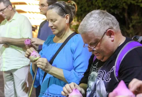 Guest enjoying panang curry at Din Daeng Market during Bangkok Midnight Food Tour by Tuk Tuk with Phuket Travel Store