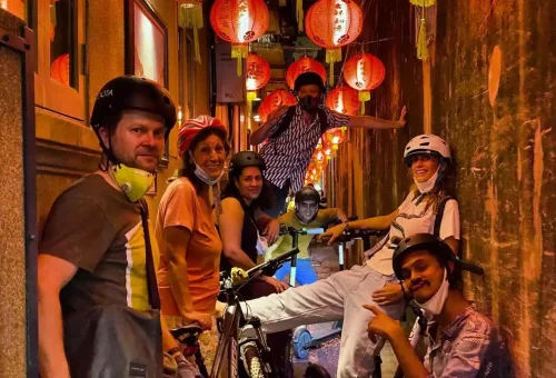 Group photo in a lantern-lit alley — one of Bangkok’s most photogenic hidden gems.