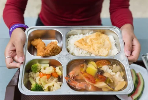 Thai lunch with rice, omelet, fried chicken, vegetables, and soup served during Similan Islands day trip.