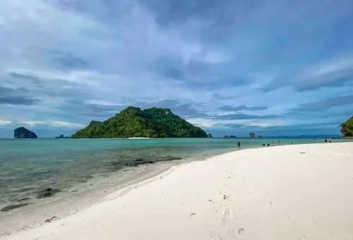 White sandy beach with turquoise sea at Chicken Island in Krabi.