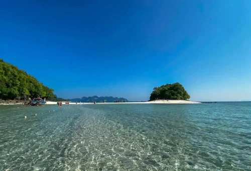Crystal clear water leading to the sandbar at Tup Island, Krabi.