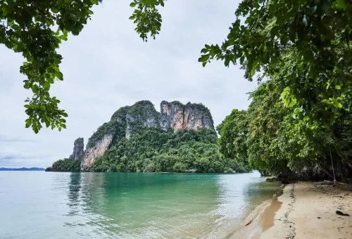 Peaceful sandy beach and limestone mountain at Koh Hong Krabi – part of the island-hopping and kayaking adventure.