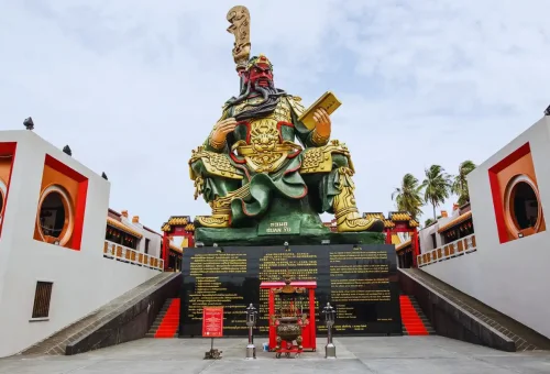 Giant Guan Yu statue at Guan Yu Shrine on Koh Samui, Thailand.