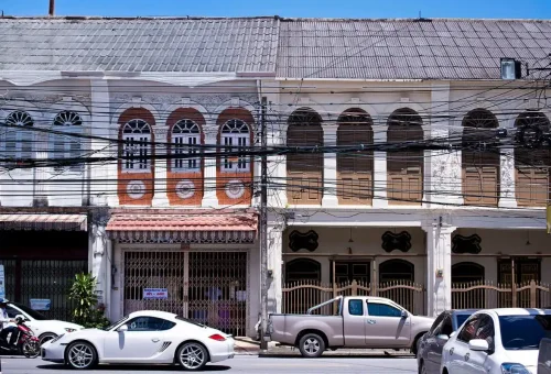 Private Phuket City Tour – preserved Sino-Portuguese shophouses in historic Phuket Old Town with Phuket Travel Store.