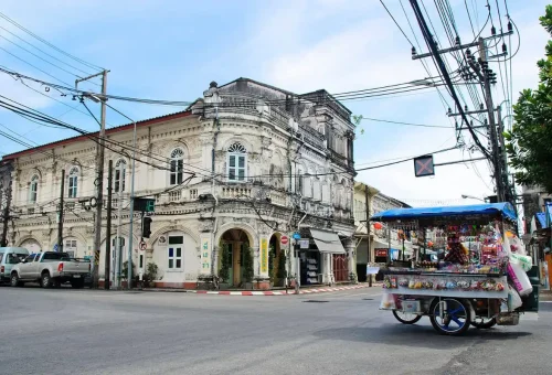 Private Phuket City Tour – historic colonial Sino-Portuguese building and local street vendor cart in Phuket Old Town with Phuket Travel Store.