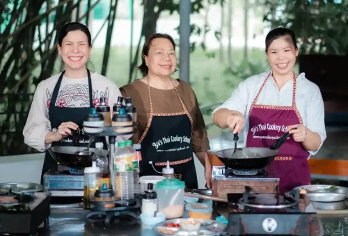 Friendly Thai cooking instructors at Ya’s Thai Cookery School in Krabi, teaching traditional dishes with Phuket Travel Store.