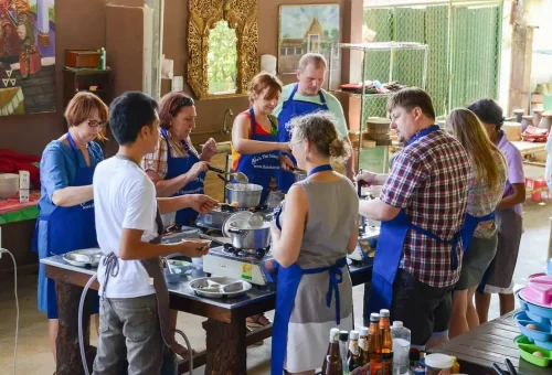 Guests learning to cook Thai dishes together at Ya’s Thai Cookery School in Krabi.