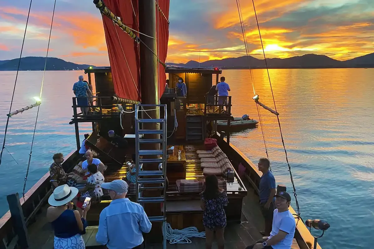 Friends relaxing on Koh Samui sunset cruise boat