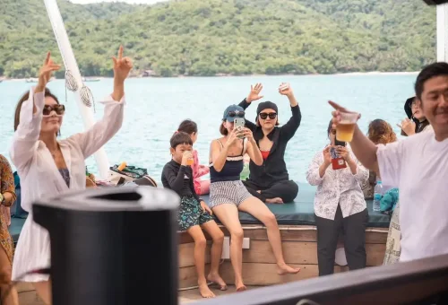 Snorkeling stop at Pig Island Samui party boat tour