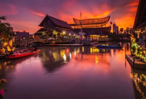 Exploring the Vibrant Colors and Unique Sights of Pattaya Floating Market_ A Travel Diary