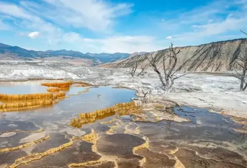 hot-springs-yellowstone-montana-usa-1