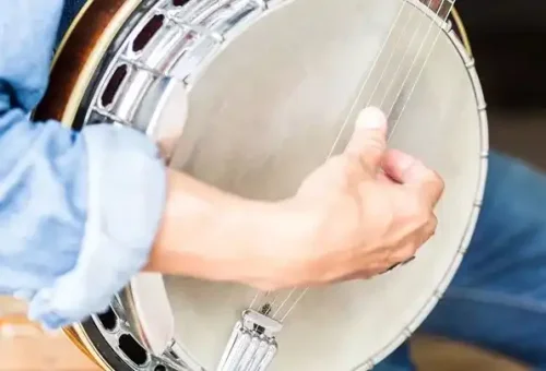 man-playing-a-banjo-1043341474-1