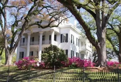antebellum-mansion-tour-natchez-usa-2