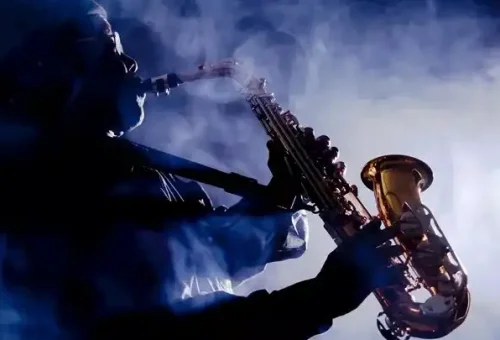 man-saxophone-new-orleans-usa-2