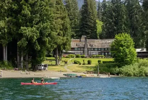 kayak-lake-quinault-lodge-washington-usa-1