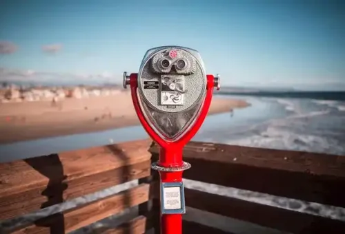 binoculars-newport-pier-usa-1
