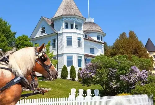 victorian-cottage-mackinac-island-michigan-usa-1 (1)