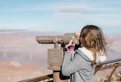 girl-binoculars-grand-canyon-usa-1