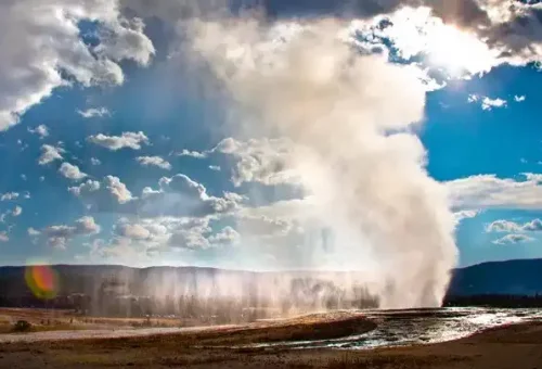 old-faithful-geyser-yellowstone-usa-1
