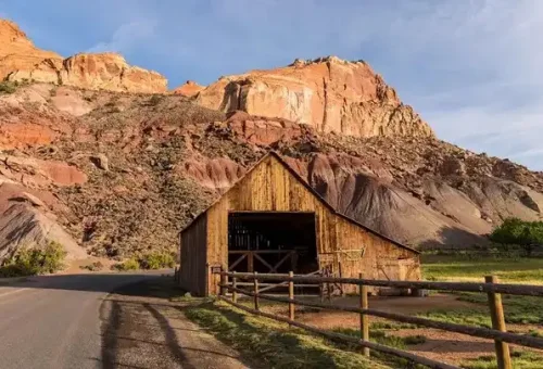 barn-capitol-reef-national-park-usa-1