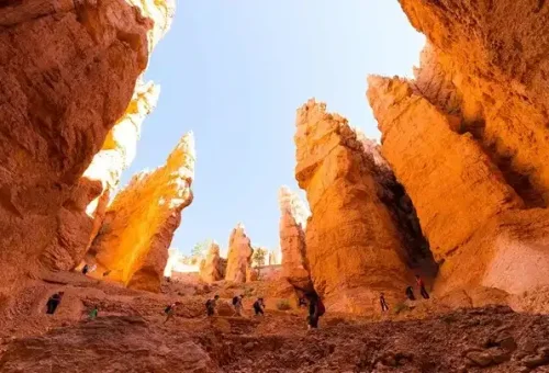 people-hiking-bryce-canyon-national-park-usa-1