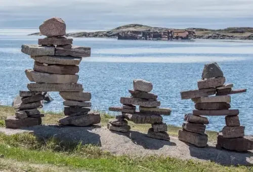 inukshuks-red-bay-canada-1